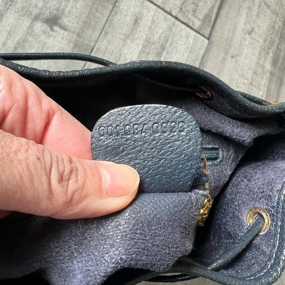 💯 Gucci navy drawstring Bucket bag - Picture 6 of 11